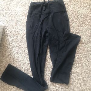 Lululemon black leggings with pockets